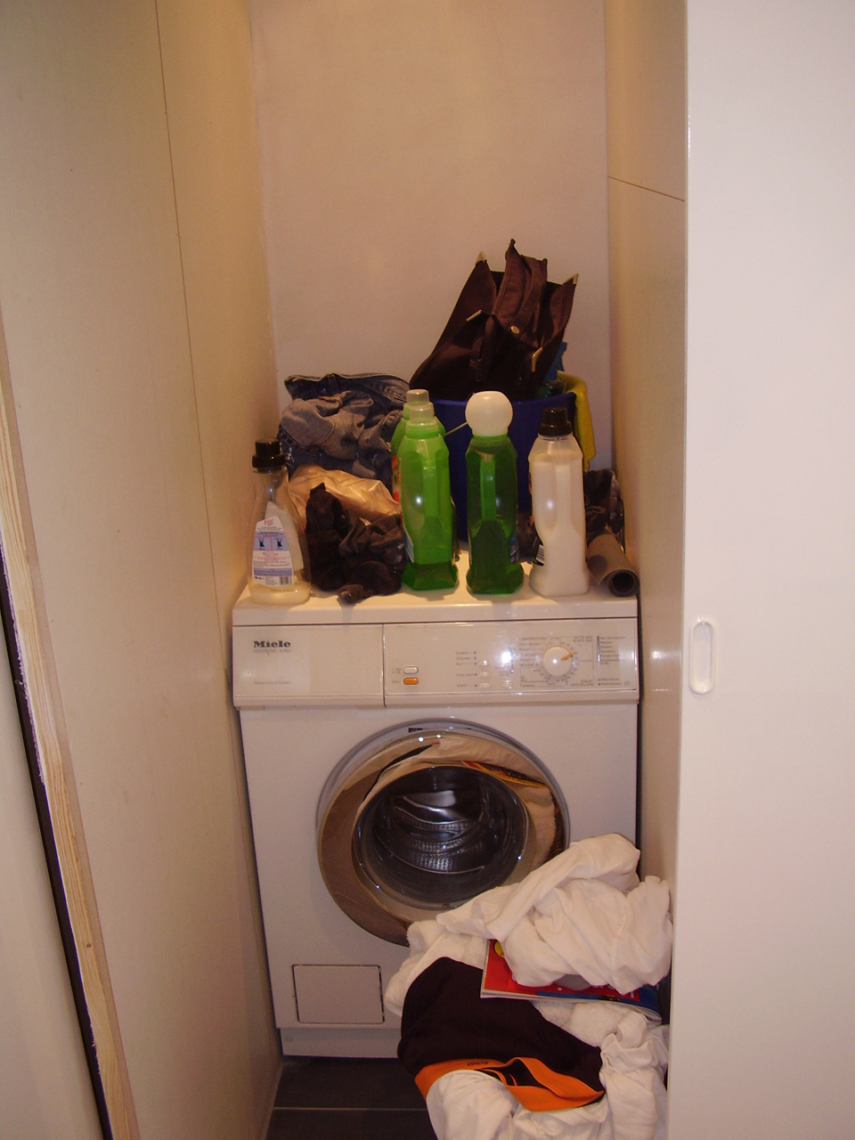 Badkamer en slaapkamer kastwand